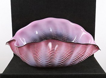 chihuly.cameo.pink.seaform.black.lip.small